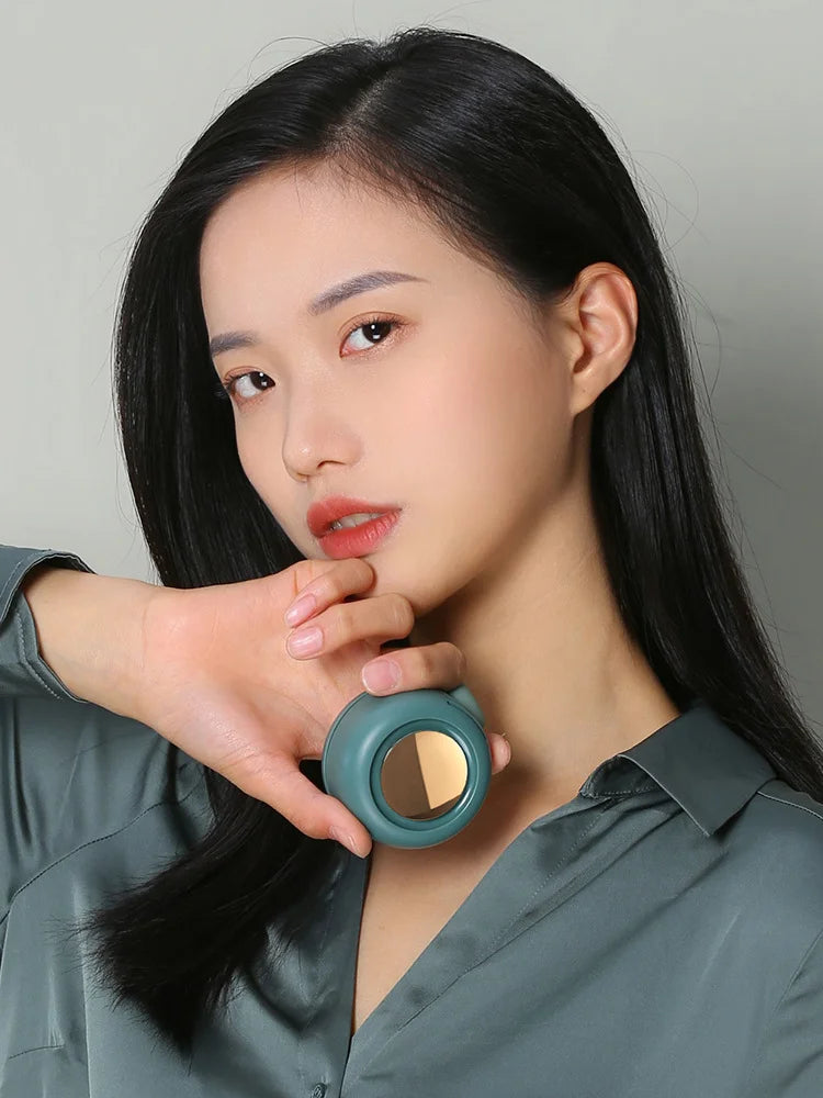 小型襟を挟むusbファンです